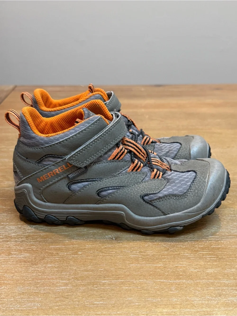 Merrell Kids Chameleon Access Mid Waterproof Hiking Boots Gunsmoke Orange Sz 1.5